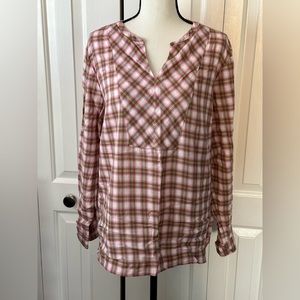 DESIGNED BY TALBOTS!!! Beautiful Plaid Woman’s Lightweight Top In Fabulous Cond